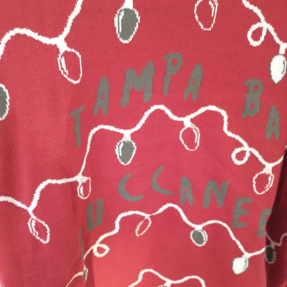 NFL Licensed Men's Tampa Bay Buccaneers Red/Light Up Ugly Sweater Sz XL - Picture 6 of 15